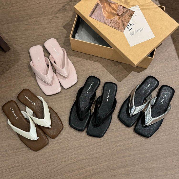 Flip-flops Women's Summer Outer Wear 2025 New with Skirt Versatile Foot-pinching Slippers High-end Soft Flat-bottomed Beach Sandals