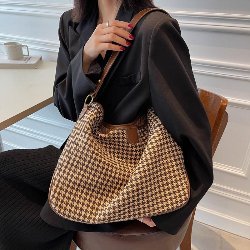 Ielgy Large Capacity Houndstooth Ladies Bucket Bag Commuter Shoulder Messenger Tote Bag