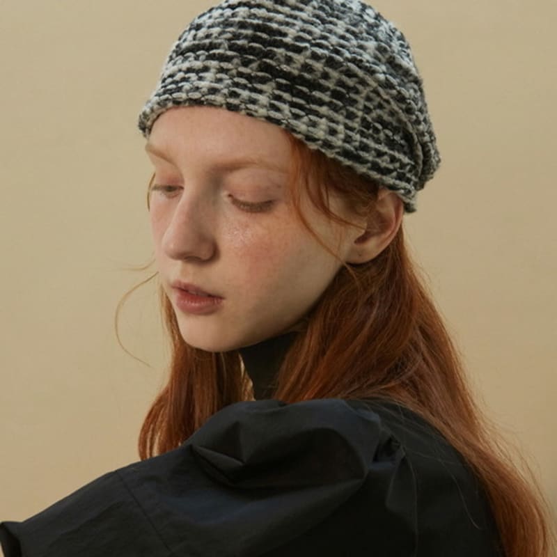 

Brown Hat 70’s tweed beanie Black