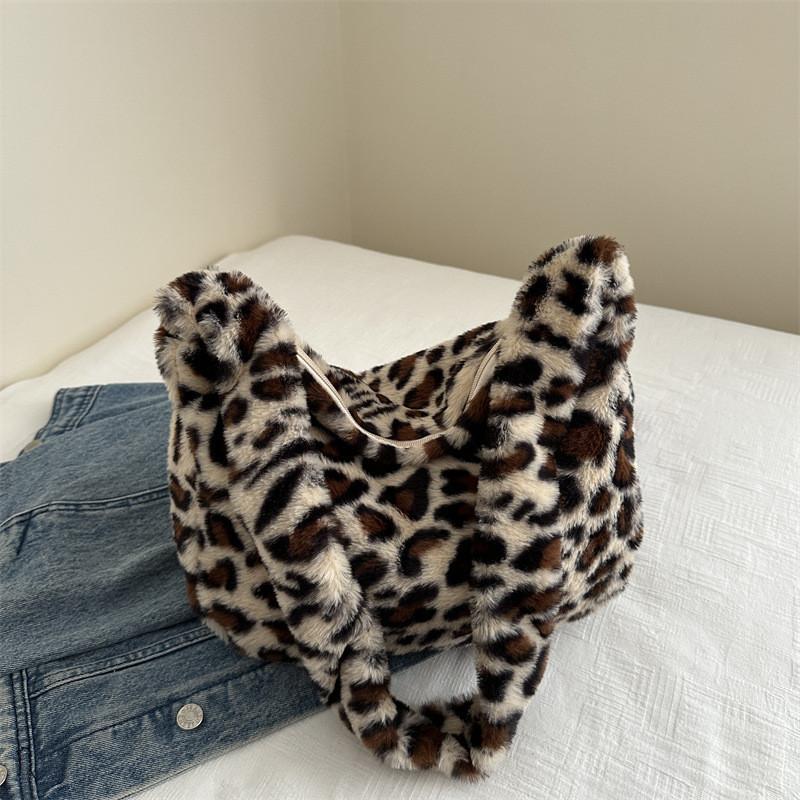 Trendy Retro Plush Leopard Print Shoulder Tote Bag For Women Perfect For Everyday Use