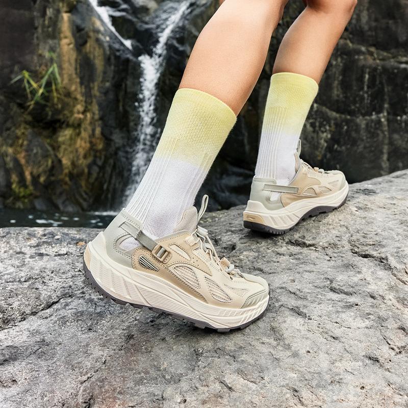 Li-Ning Yijie Lite 2.0 Comfortable Trendy Breathable Wear-Resistant Creek Shoes Women Shoes Beige AHLV012-4