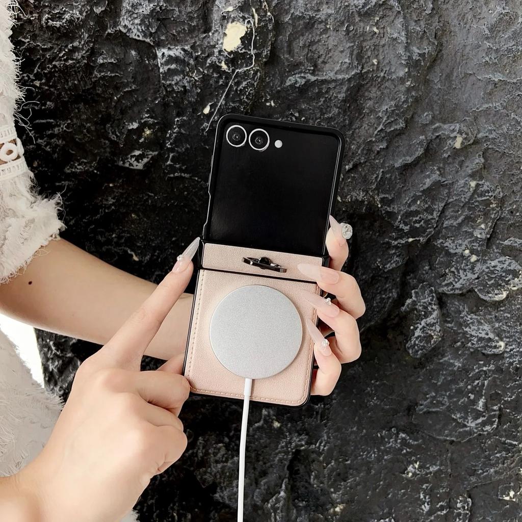 Luxusní Business Sle Hladký Kožený Magnetický Magsafe Kryt na Telefon pro Samsung Z Flip 7 6 5 4 3 Ochranný Kryt s Kruhovým Stojanem