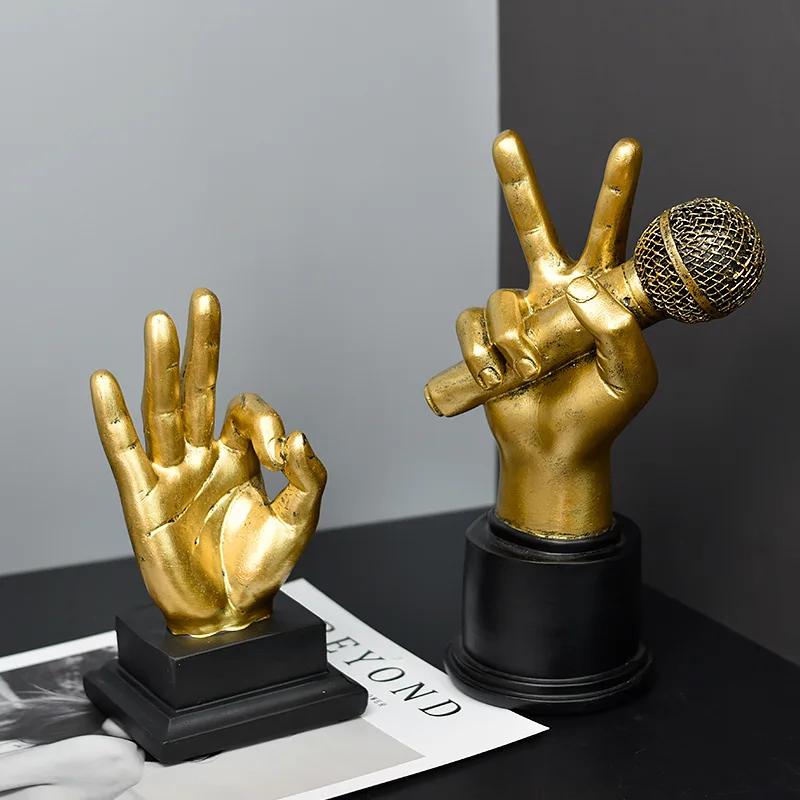 European style Retro Like Victory Gesture Finger Model Resin Ornament Office Wine Cabinet TV Cabinet Decoration