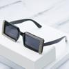 Diamond-Set Sunglasses, Larger-Frame Personalized Diamond Glasses, Street-Shot Pretty Girl Sunglasses