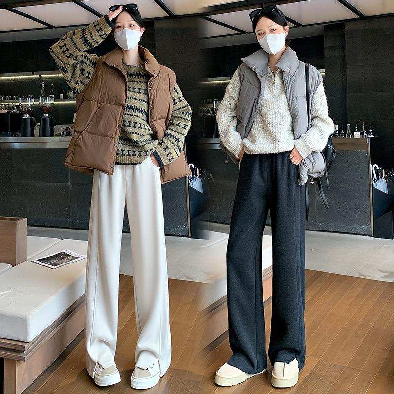 Pantalon droit en molleton à chevrons avec une fourche basse épaisse