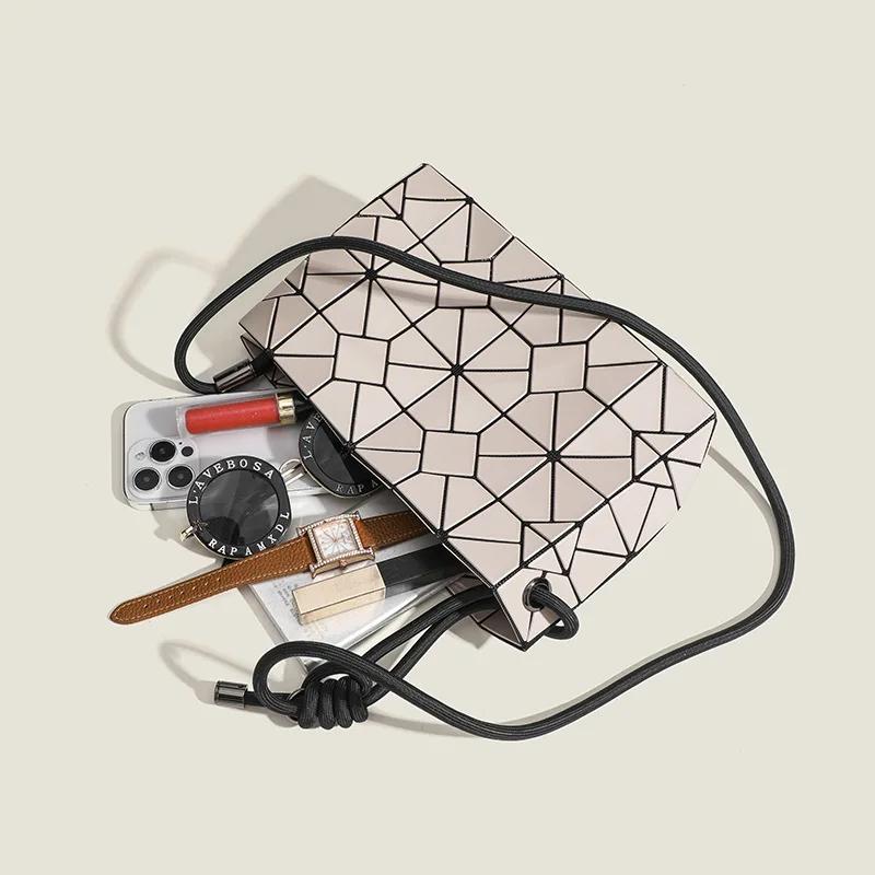 Dammode geometrisk diamantformad väska  vikta väskor  axelväskor  clutch  väska  lyxmärke  designer  geometri  ny