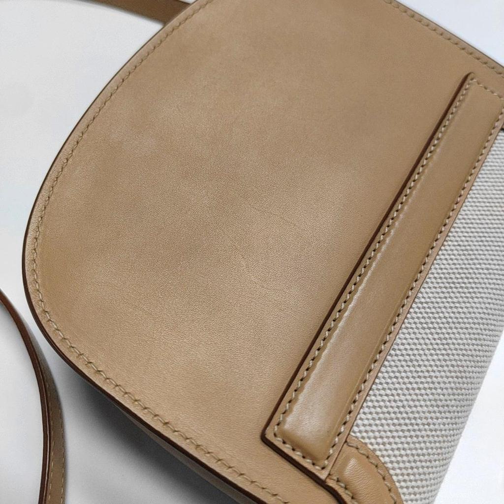 [Pre-Owned] Kaia Gold Logo Flap Leather Saddle Bag - Excellent #1GNG1QG