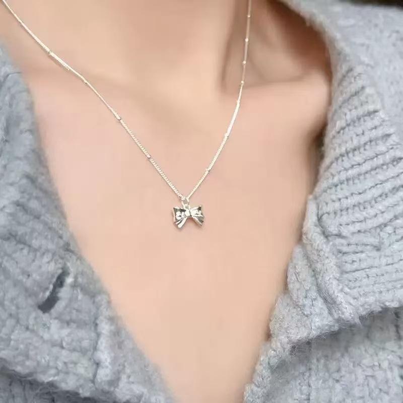 Silver cross pendant, long necklace, women's light luxury niche high-end sweet and cool Spice girl style collarbone chain accessories