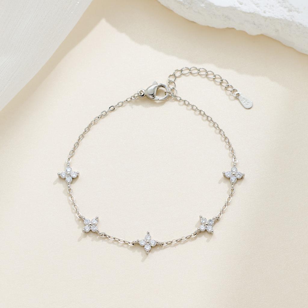 New Japanese Korean Zircon Four Clover Bracelet For Women Fashion Rhinestone Flower Bracelet Casual Party Jewelry Lady Gift