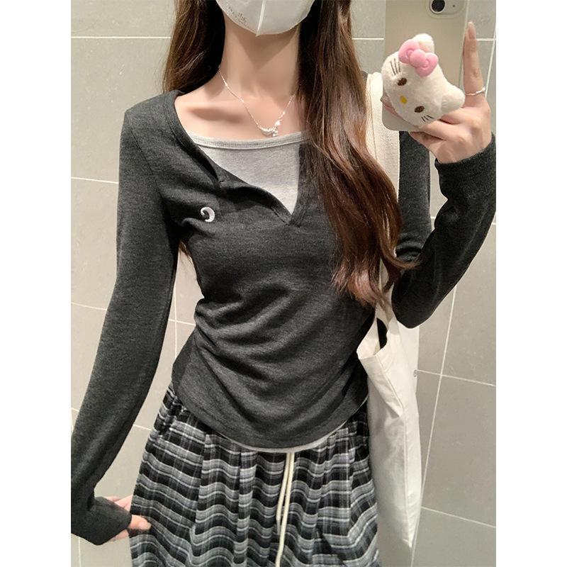 Fake two-piece contrasting color splicing V-neck long-sleeved bottoming shirt for women in autumn, right shoulder T-shirt, pleated slimming inner top