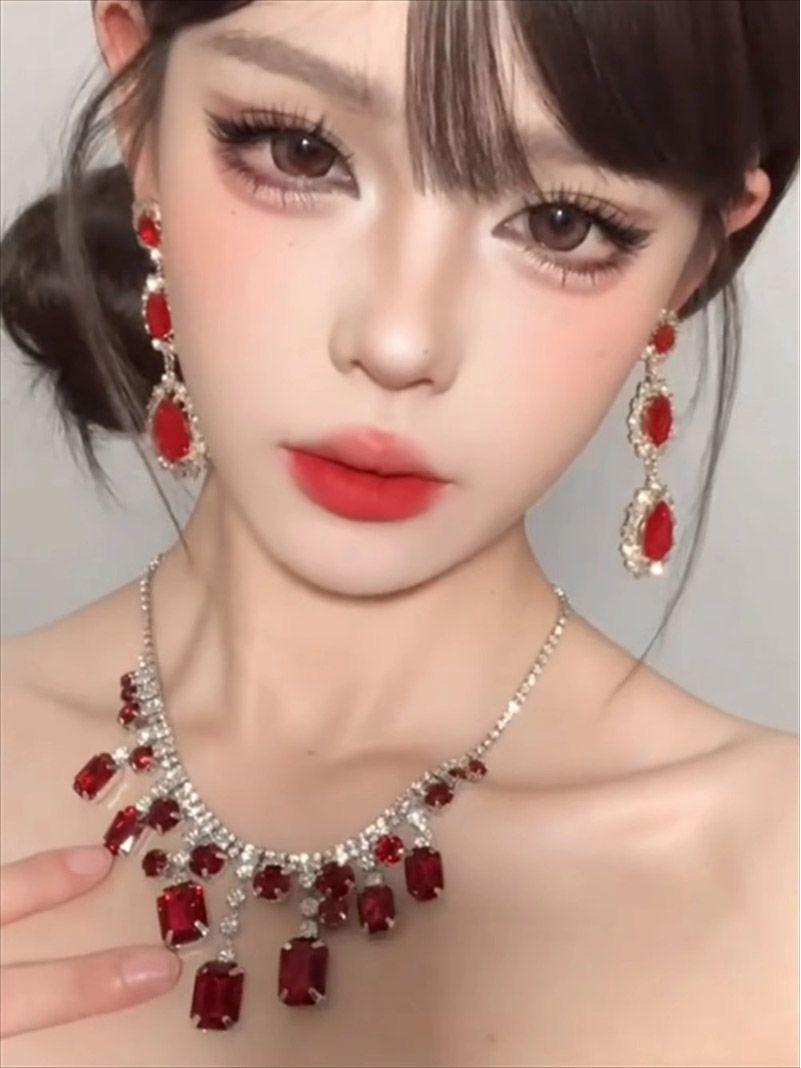 

Комплект из рубиновой короны и сережек для выступлений невест и принцесс на 18-летие