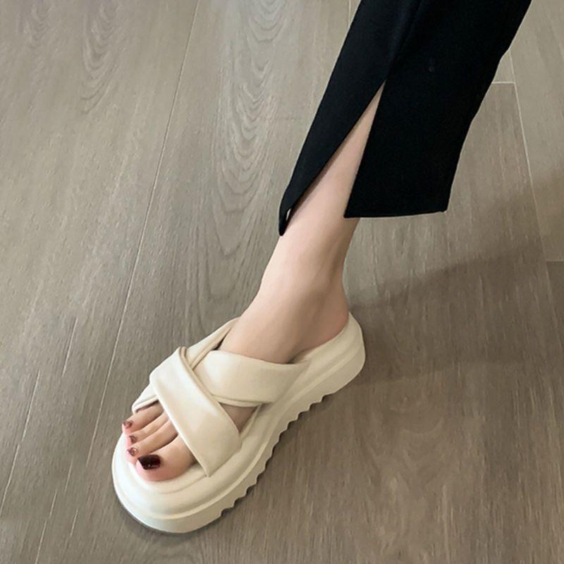 Slippers women's summer outer wear 2025 new women's shoes versatile thick-soled women's casual explosion one-word cool slippers