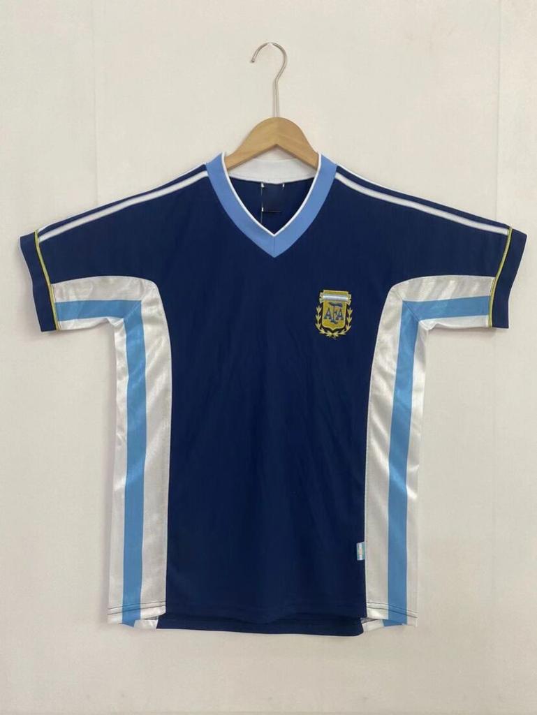 Source: Retro football uniform: Brazil-Real Madrid-Manchester United nostalgic version short-sleeved jersey