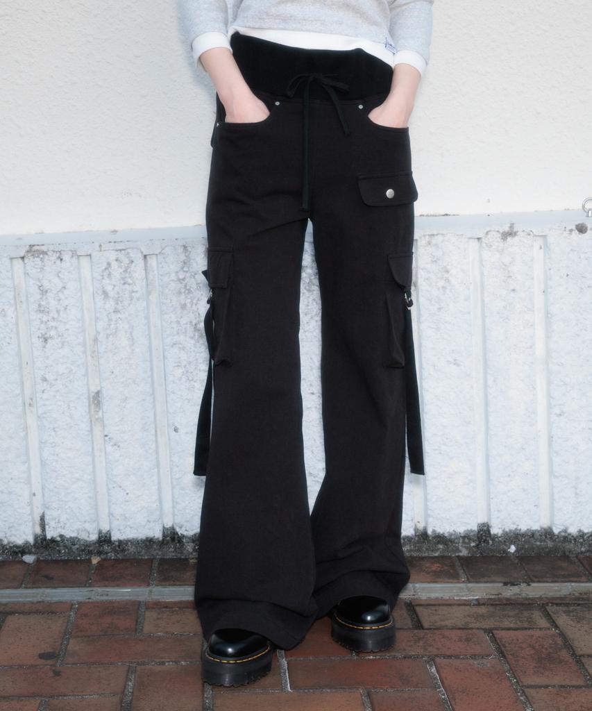 ROSEFRANTZ Cargo Slim Bootcut Pants [Black]