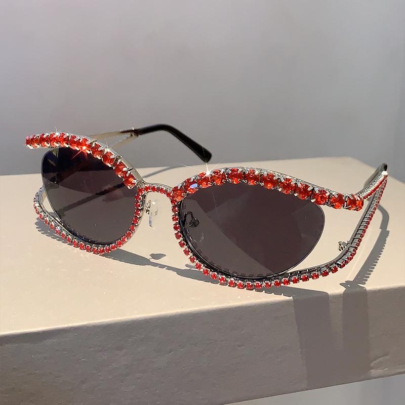 New Cat Eye Sunglasses for Women Stylish Vintage Rhinestones Oval Shades Ins Trendy Luxury Brand Design Lady Eyewear