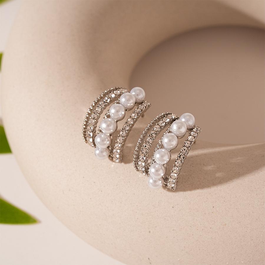 Small style diamond-set pearl C-shaped multi-layer silver needle stud earrings, fashionable temperament earrings