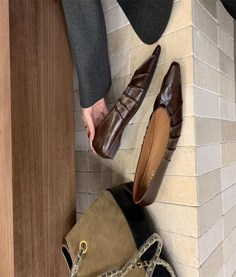 

Small man inner height increase French Mary Jane shoes women s 2025 spring and summer new popular pointed small leather shoes evening 39 темно-коричневого кольору