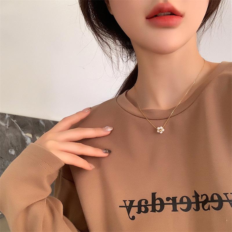 Modische Blume Gänseblümchen Perlenkette, 18K Vergoldete Titanstahl Schlüsselbein Kette für Damen
