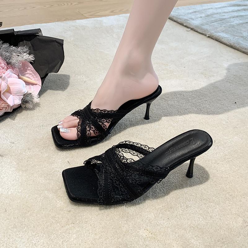 

Модные французские красивые шлепанцы на тонких бретельках с кружевом в одну линию, женская летняя обувь 2025, новые универсальные сандалии 40 чёрный