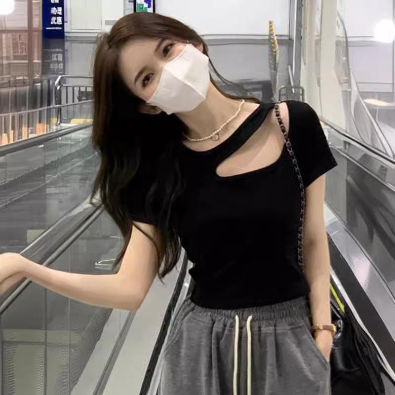 

Sweet and spicy pure desire short black T-shirt small summer design sense hollow slim short-sleeved top women s summer tide S чёрный