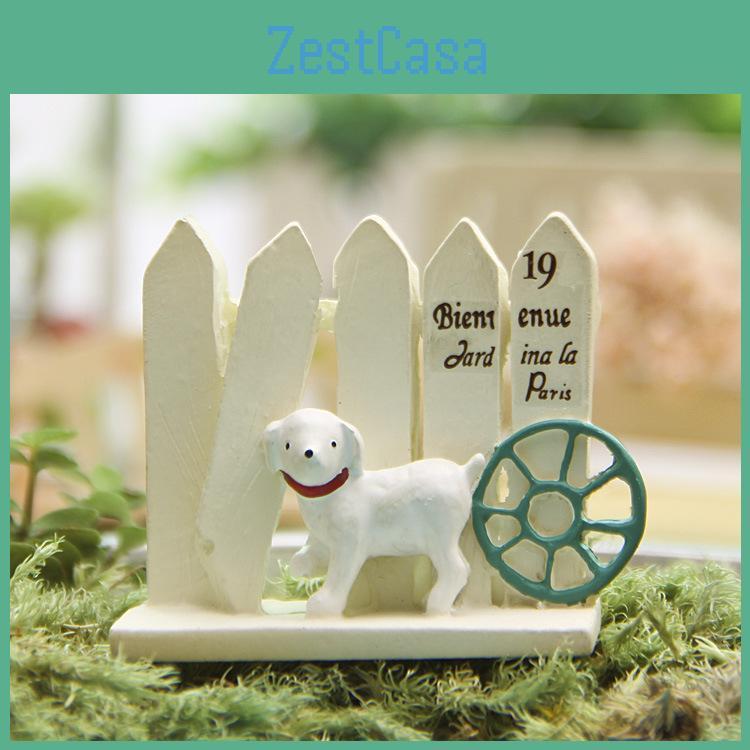 Dog Fence Garden Resin Figurine For Home Decor And Business Gift Promotions