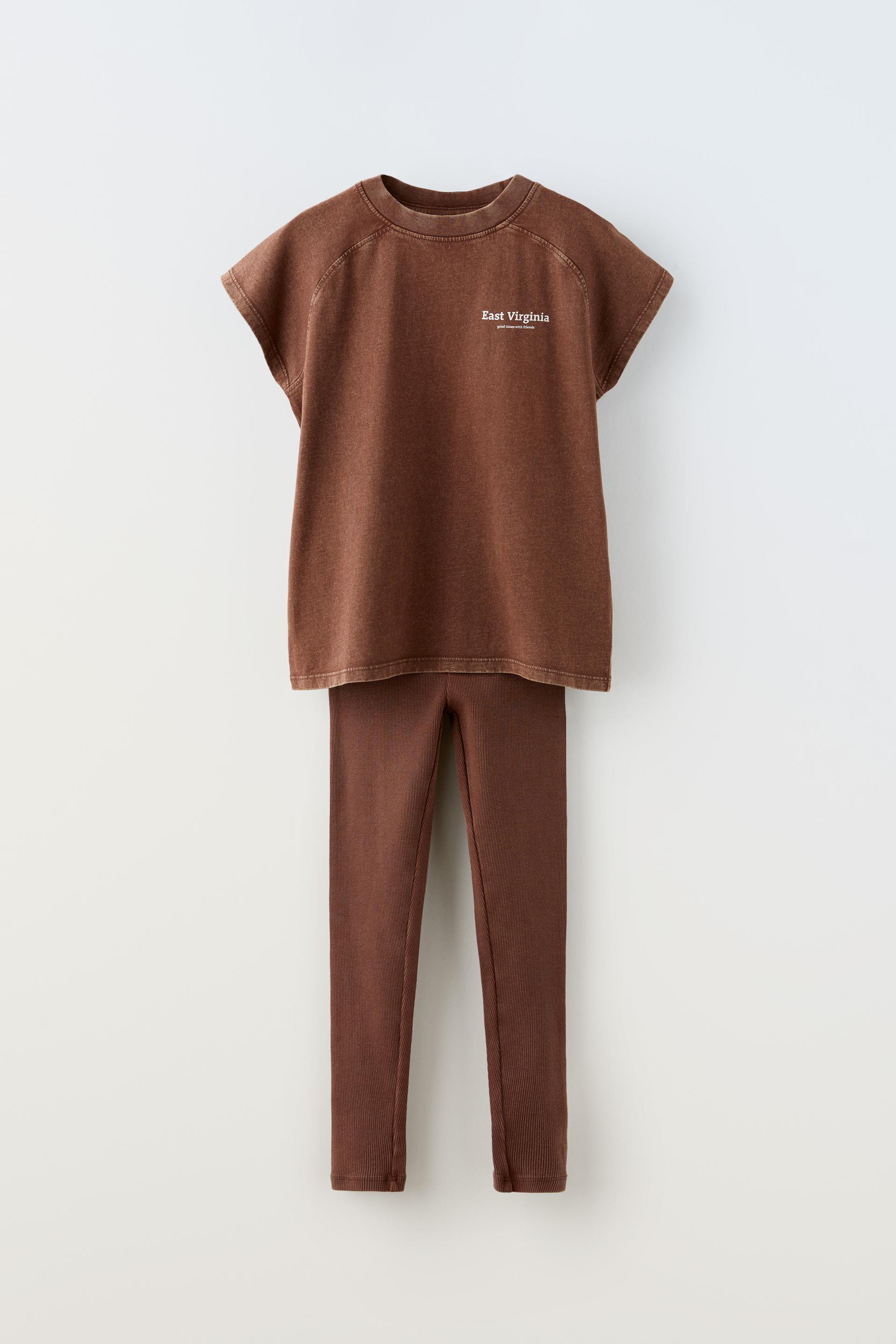 

КОМПЛЕКТ СТИРАННОЙ ФУТБОЛКИ И ЛЕГГИНСОВ