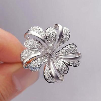 Elegante fede nuziale infinita a forma di fiore equinozio per donna. Fiore con bocciolo brillante con anello bianco nobile in pietra zircone