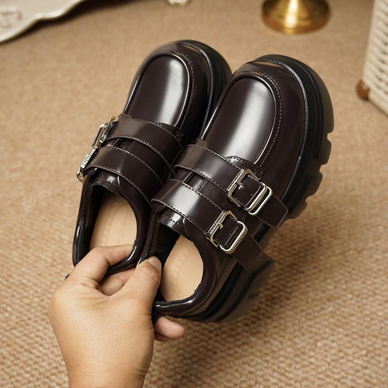 

Стиль колледжа, дополненный универсальными маленькими женскими туфлями на толстой подошве из маленькой кожи 40 коричневый