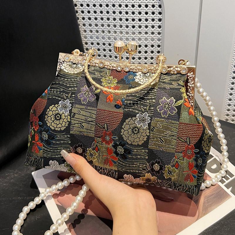 2024 New Chinese Style Pink Embroidered Pearl Chain Handbag Trendy Retro Shoulder Bag Women's Wedding Handbag Dinner Clip Bag