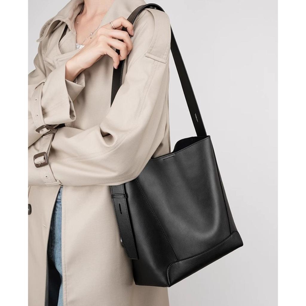 Leather Bucket Bag Women's Large Capacity Tote Bag High-end Cowhide Underarm Shoulder Bag Versatile Commuter Crossbody Bag