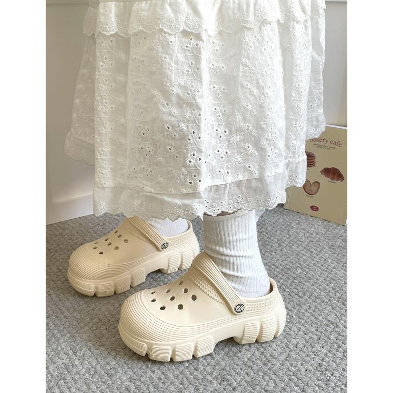 New Products Are Hot, New Thick-soled Outer Wear, Soft-soled Two-wear Hole Shoes, Versatile Slippers 3025