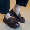 Punkt zweites Haar! Retro plissierter britischer Stil Kamelien-Schnalle mit dickem Absatz Plateau kleine Lederschuhe Slipper Einzelne Schuhe Damen