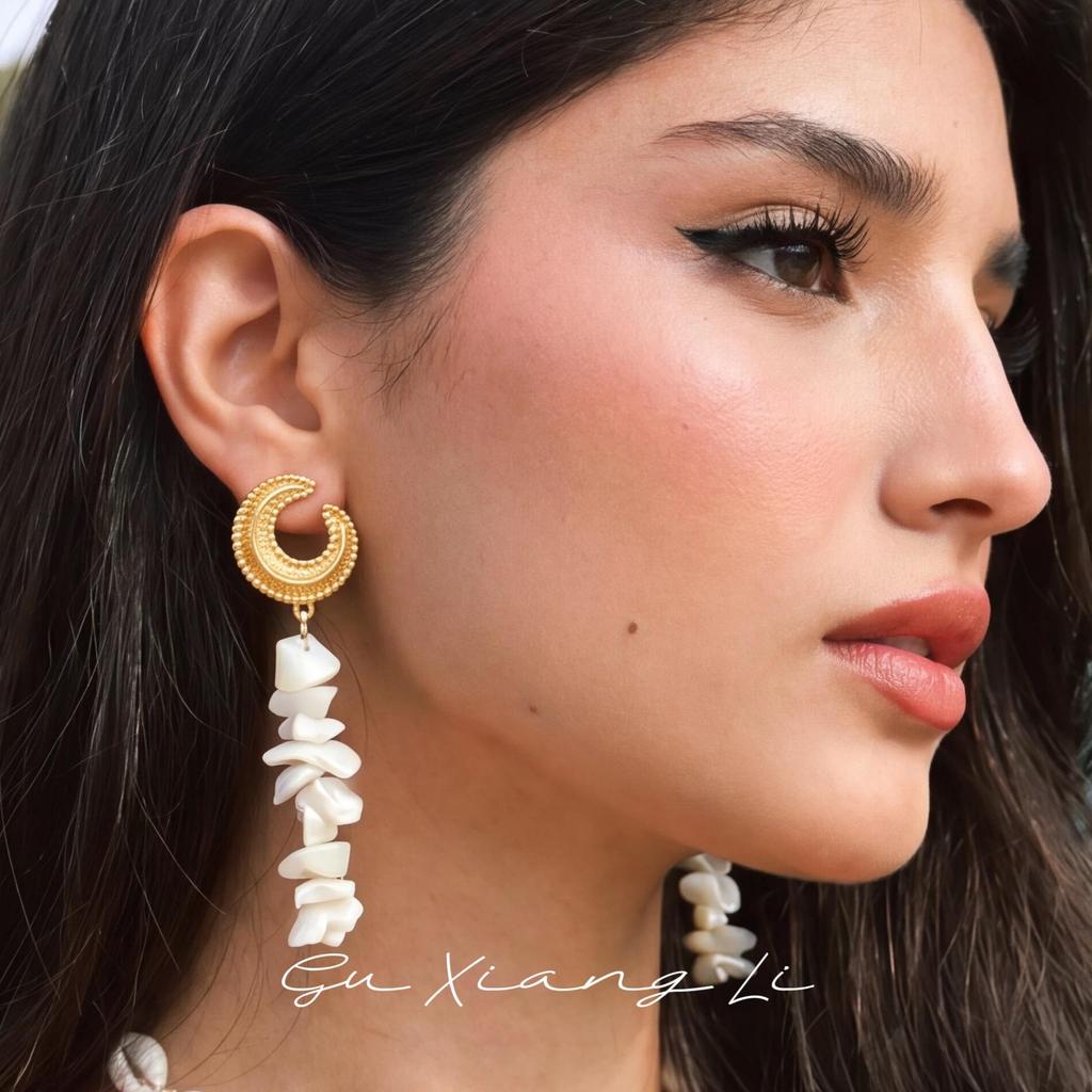 Moonlight & Sea French Retro Shell Beaded Stud Earrings, Mori Style Luxury Moon design A103