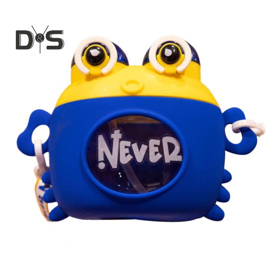 

Детская бутылка для воды с ремешком и соломинкой в виде краба, мультяшная кружка для питья, кувшин для мальчиков и девочек, емкость 600 мл, бутылка для воды для активного отдыха и использования в школе синий