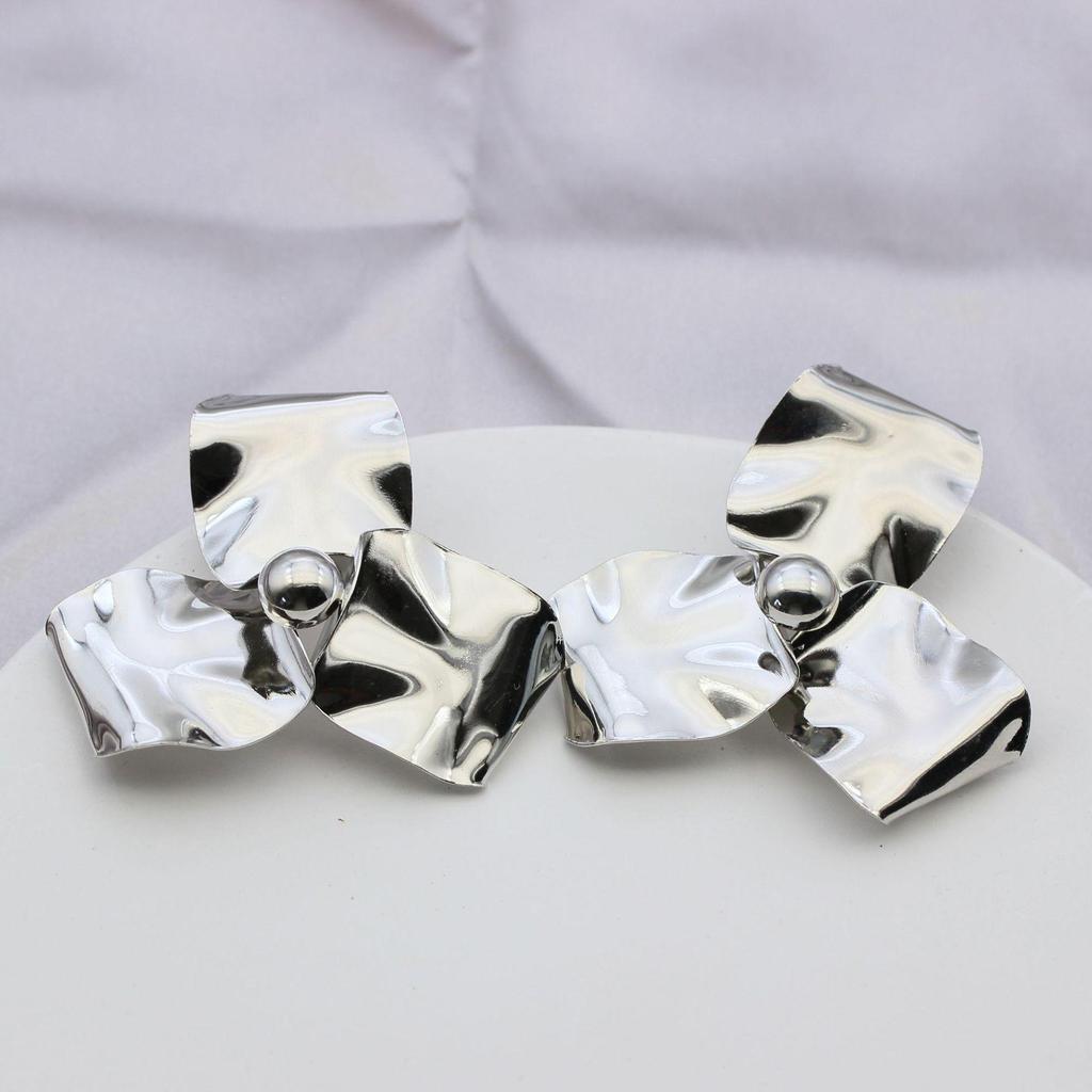 Blütenblatt-Textur Blumen S925 Silbernadel Hängeohrringe, Echtgoldplattiert, Übertriebenes Design, Grenzüberschreitender Luxus.