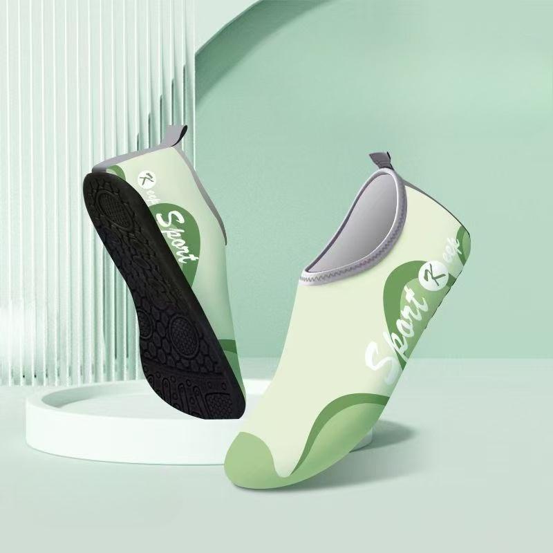 Wasserschuhe für Damen Herren Schnelltrocknend Wasserschuhe Schwimm-Strand-Outfits Barfuß-Yoga-Trainingskleidung Sport Pool Camping Wandern Surfschuhe für Erwachsene Jugendliche