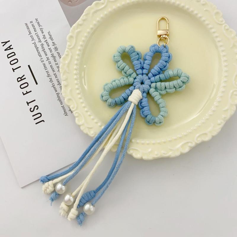 Pastoral Style Creative Colorful Hand-Woven Flower Tassels Keychain Creative Backpack Decoration Good Gift For Women Girls