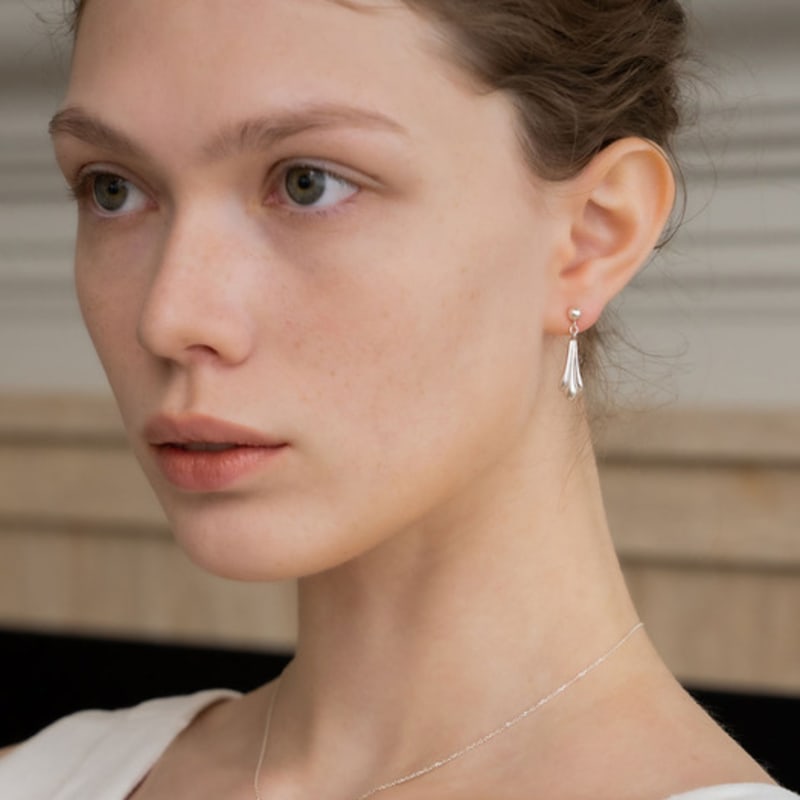 Aube de moi Long Shell Drop Earring