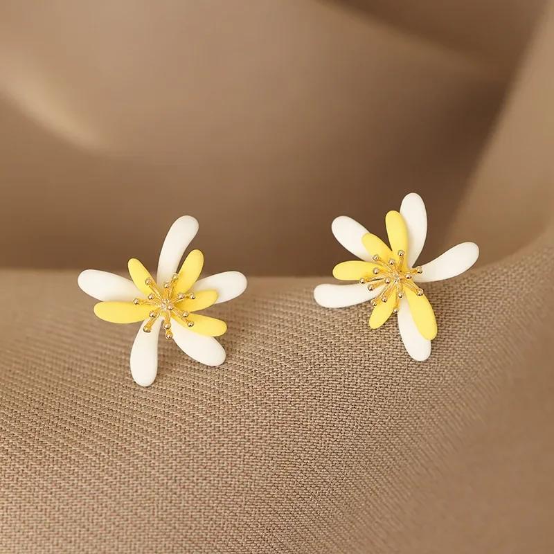 

Новое поступление Маленькие свежие серьги-гвоздики с желтыми тычинками для женщин Студенческая мода Милый корейский стиль Металлические украшения Подарки жёлтый