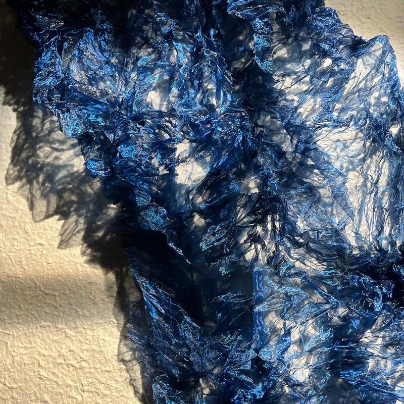 Organza s gradientním barevným přechodem, plisovaná, malý mačkaný vzhled, látka na oděvy, výloha, jevištní pozadí, svatební dekorace, designová látka