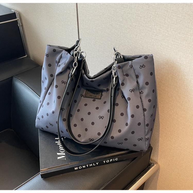 

Large capacity canvas bag women s autumn versatile 2024 new casual shoulder shopping bag commuter tote bag чорний