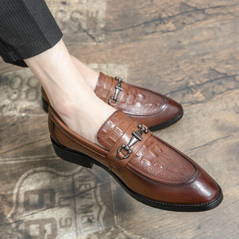 Foreign trade large size men's crocodile pattern embossed pointed business dress one-pedal leather shoes 46 pointed wedding groom shoes