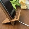 Tragbarer Retro Holz Desktop Handyhalter Hohlmuster Design Ladeständer Verstellbarer Faltbarer Lazy Handy Ständer