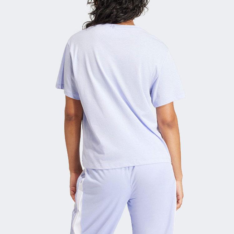 Adidas Koszulka damska z krótkim rękawem i okrągłym dekoltem z nadrukiem logo Originals Adicolor w formie liter fioletowa IN8439