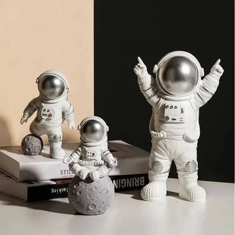 Neues 3-teiliges Set Astronauten-Dekoration Niedliches Modell Kleiner Astronaut Auto Haus Wohnzimmer Schreibtisch Dekoration Dekoration Geburtstagsgeschenk