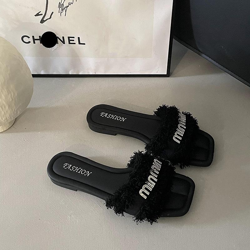 French Small Fragrant Style Slippers Women's Summer Wear New Internet Celebrity Fashion Rhinestone Flat Bottom Beach Sandals