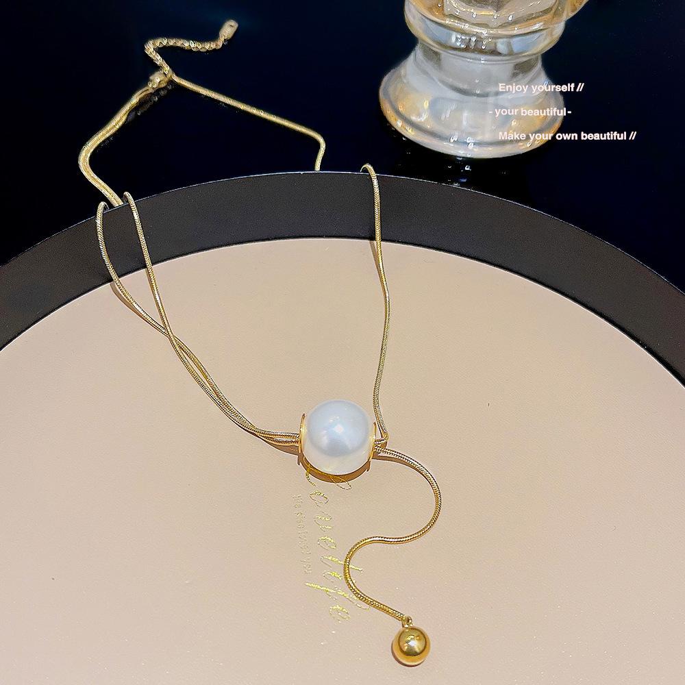 Korean 18K Gold Titanium Steel Women's Clavicle Necklace - Versatile, High-End, Non-Fading Temperament Choker.