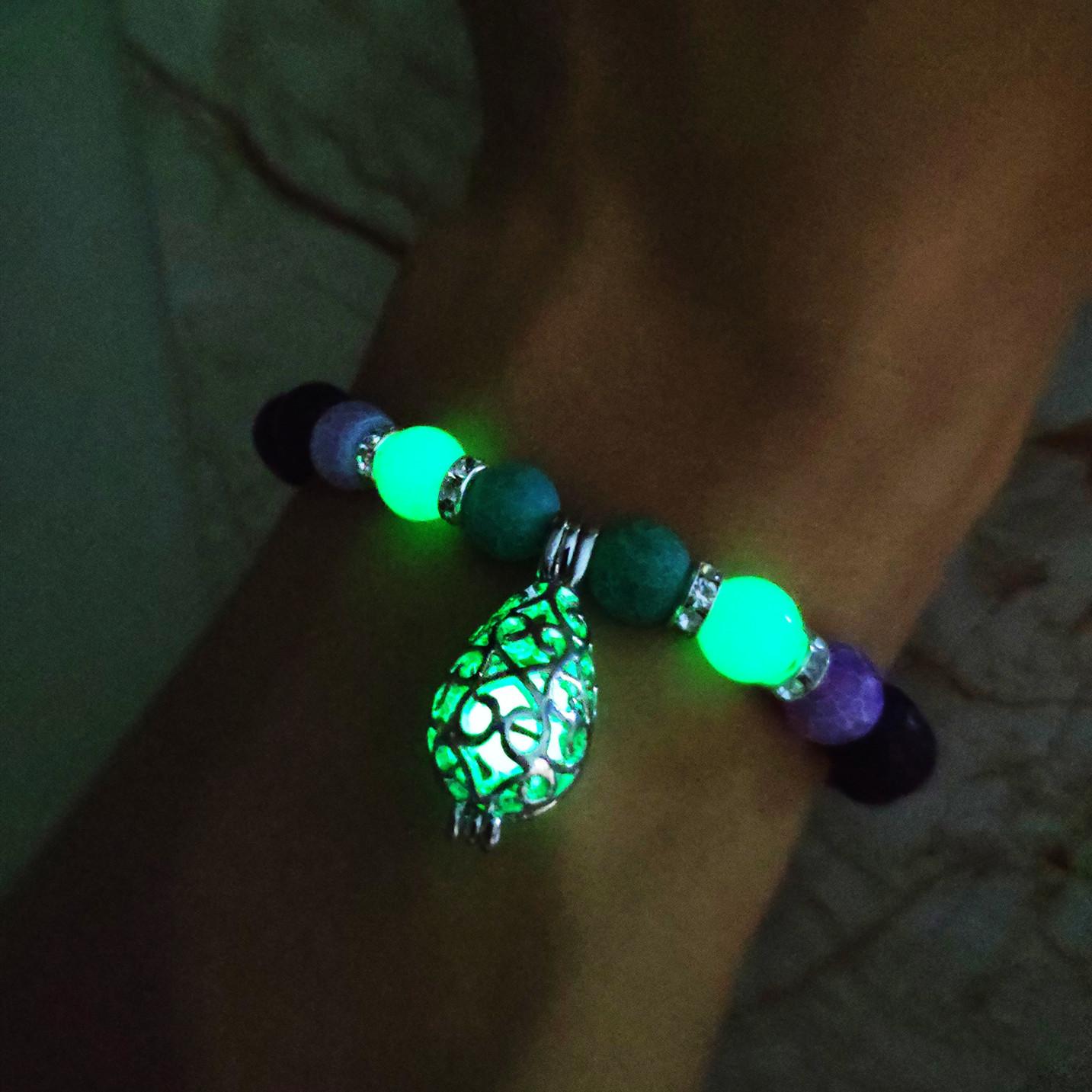 

Super Bright Glow in The Dark Bead Bracelet 8mm Volcanic Stone Minimalist Trendy Luminous Wristband світло-зелений колір
