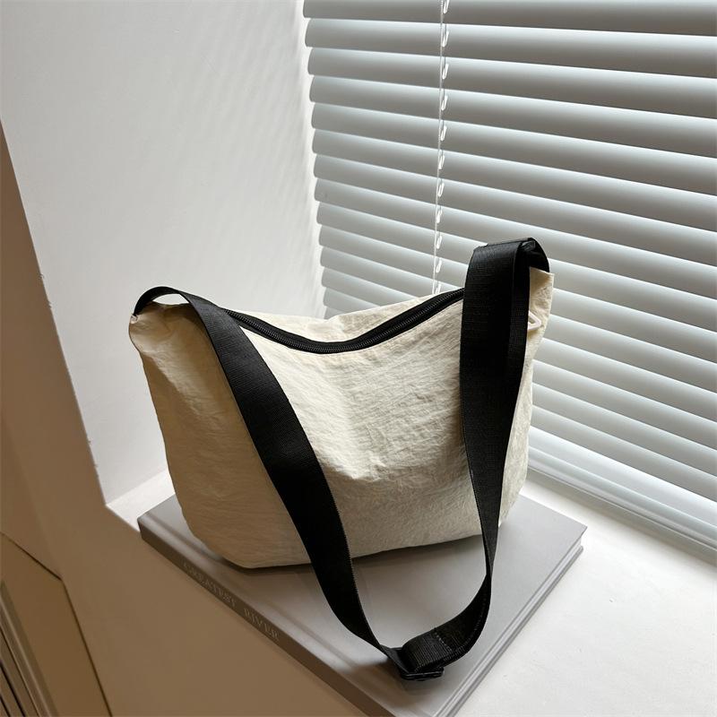 2025 Summer New Simple Casual Waterproof Fabric Mother Bag Fashion Literary and Casual Women's Bag Shoulder Messenger Bag