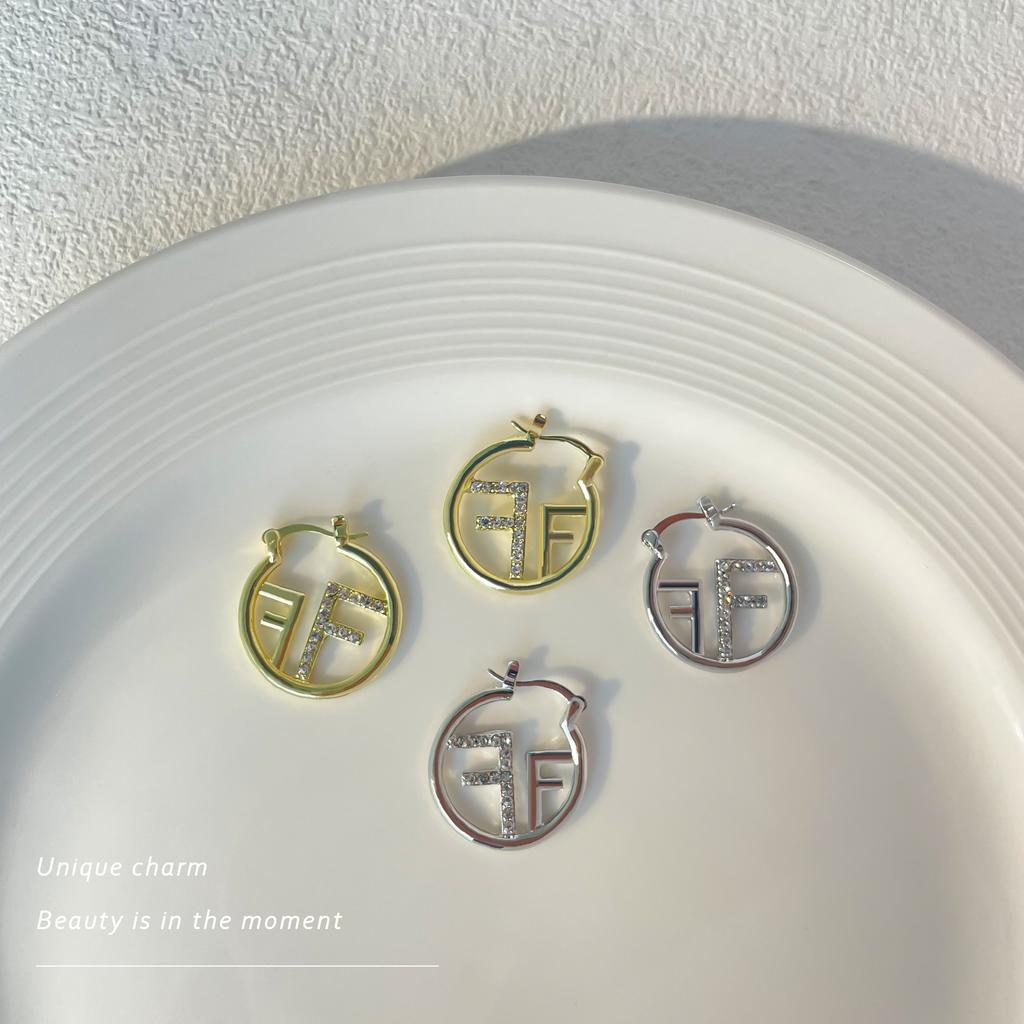 Korean Version of Ear Buckle Simple Niche Temperament Personalized New Ear Buckle Alloy Advanced Women's Ear Buckle